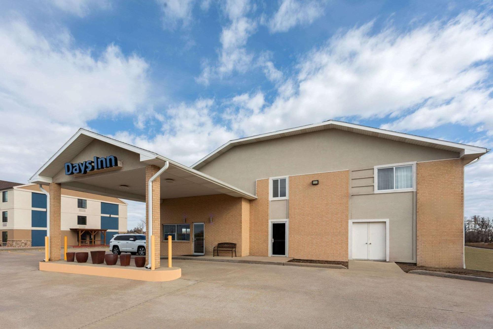 Days Inn By Wyndham Огалала Екстериор снимка